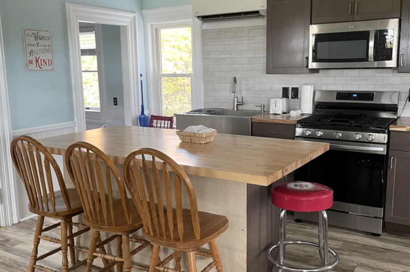 The Mahany House River de Chute Chapel