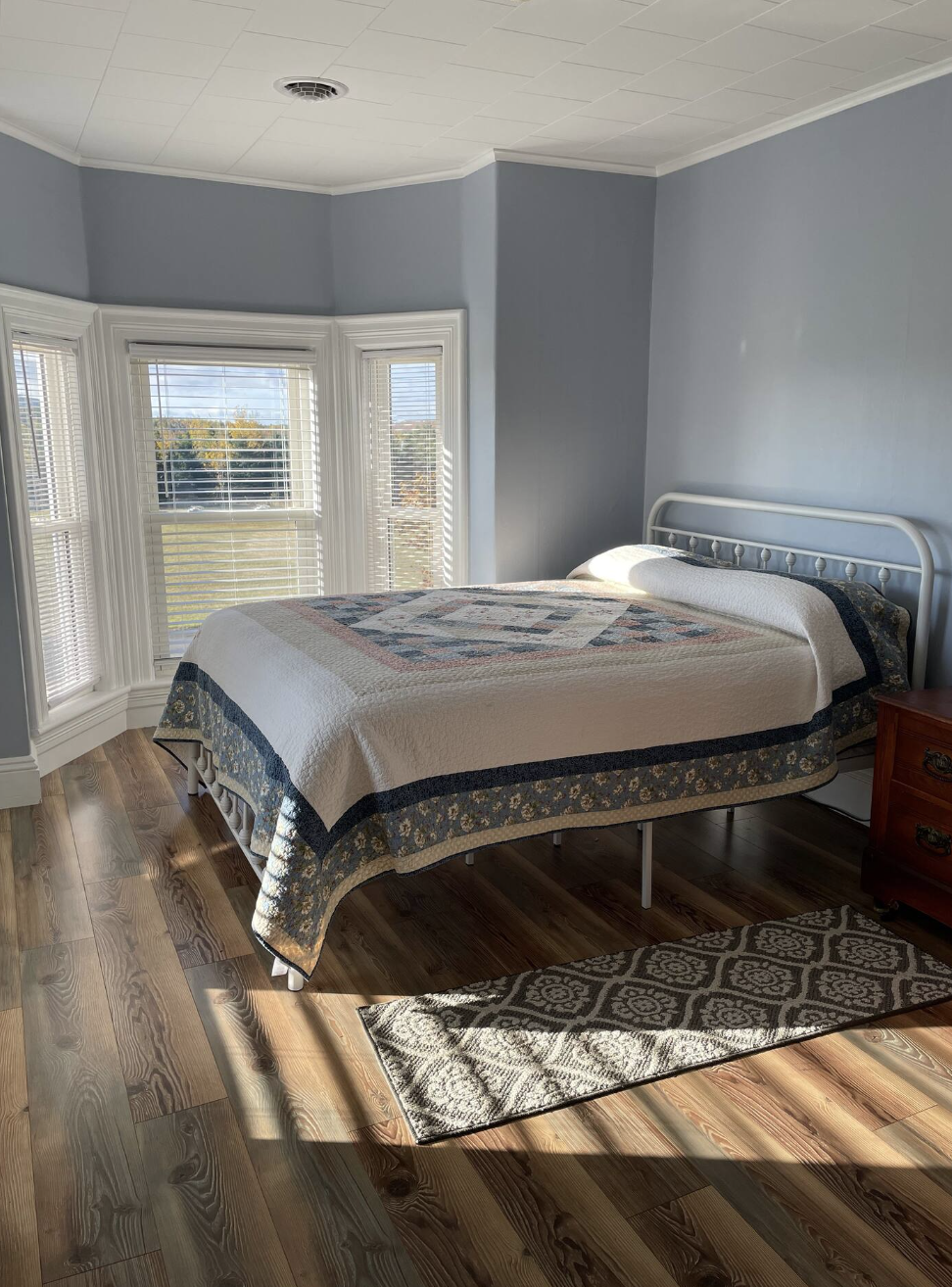 The Mahany House River de Chute Chapel